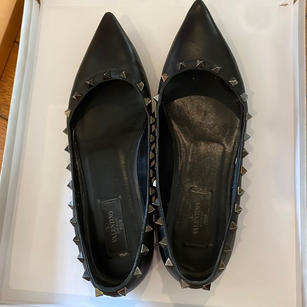 Valentino Garavani Noir Flats